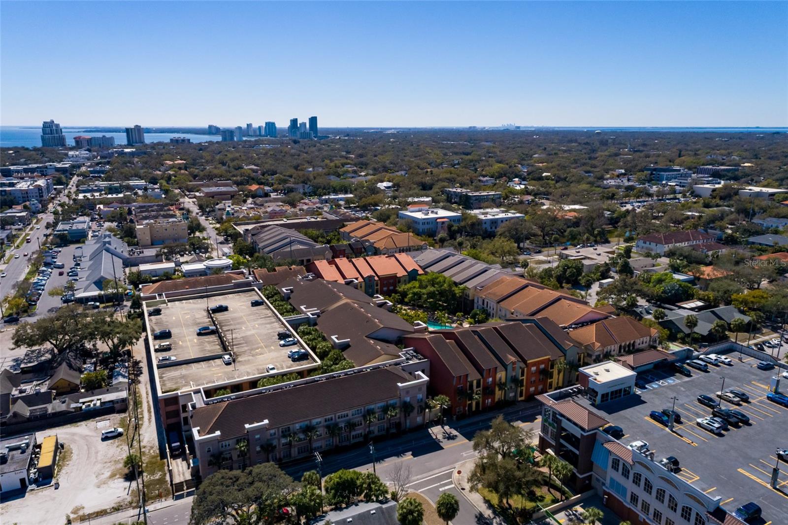 Image 31 of 36 For 2320 Azeele Street 317