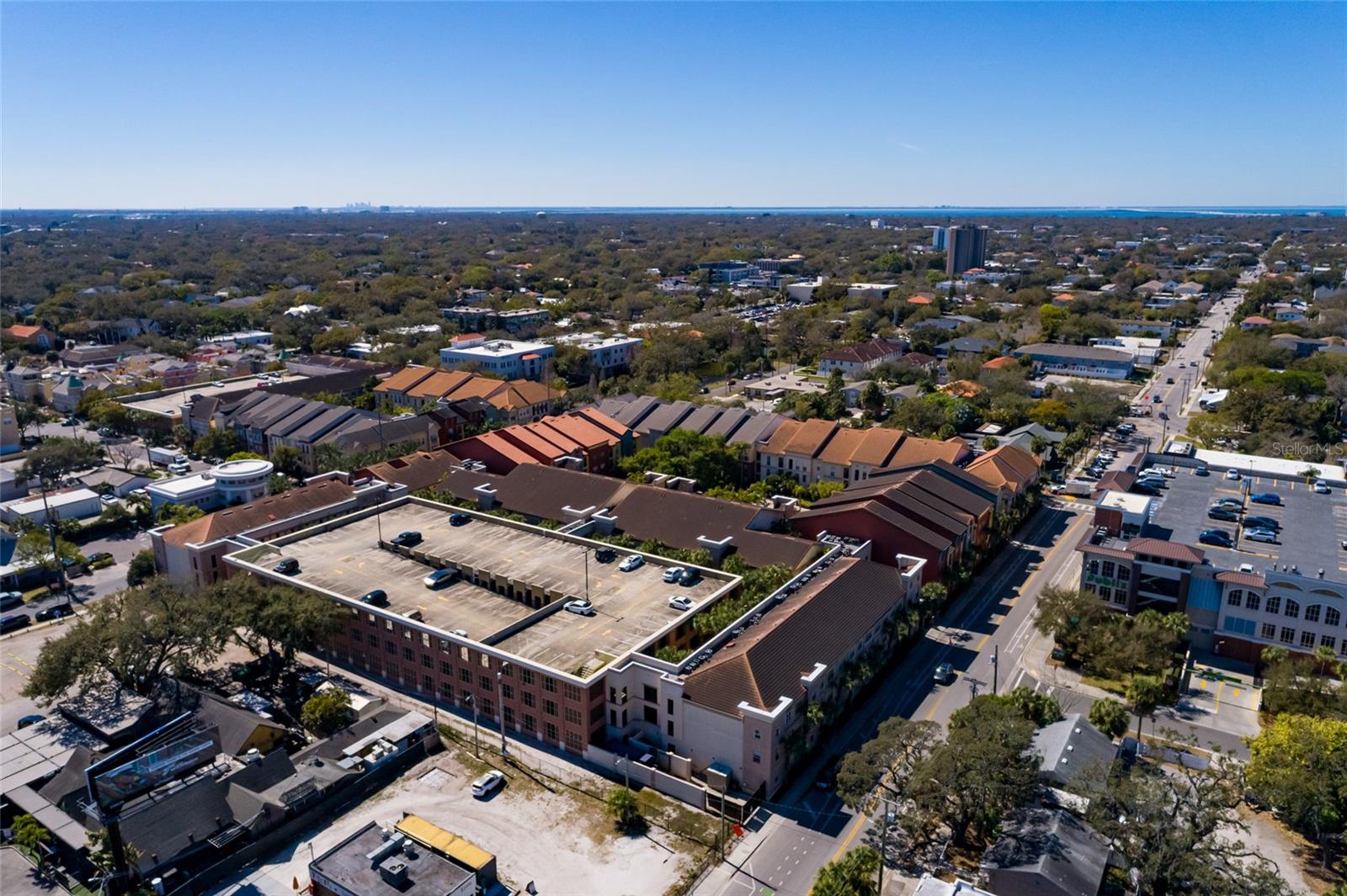 Image 32 of 36 For 2320 Azeele Street 317