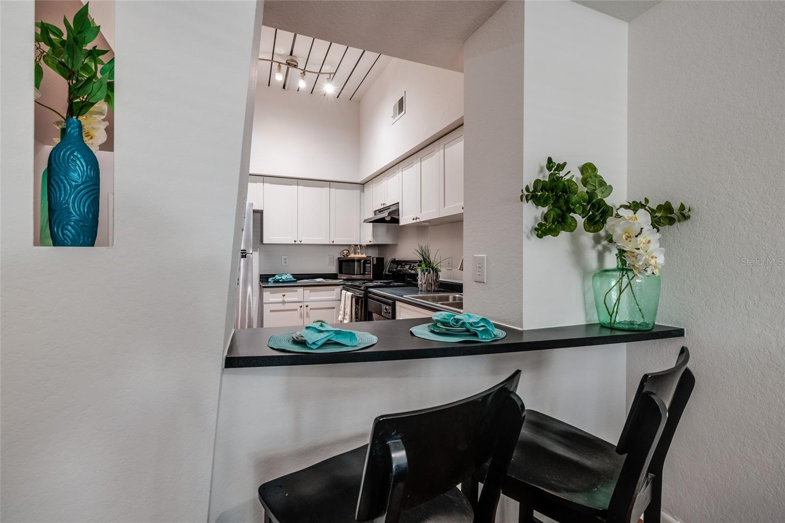 Image 9 of 36 For 2320 Azeele Street 317