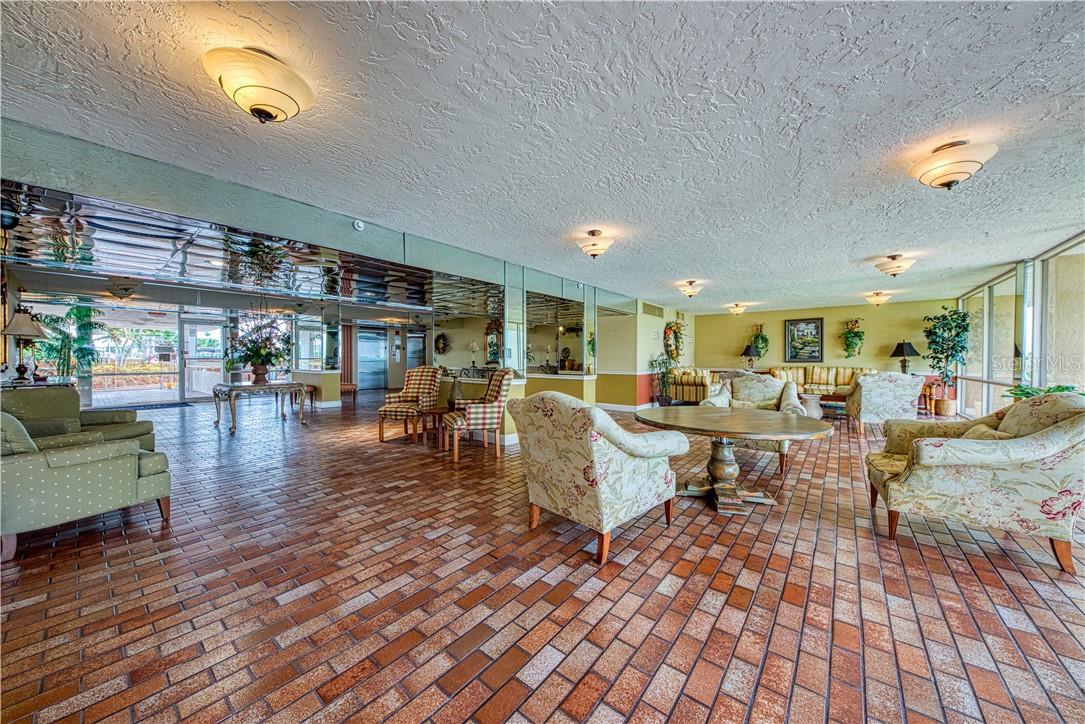 Image 14 of 17 For 17900 Gulf Boulevard 11d