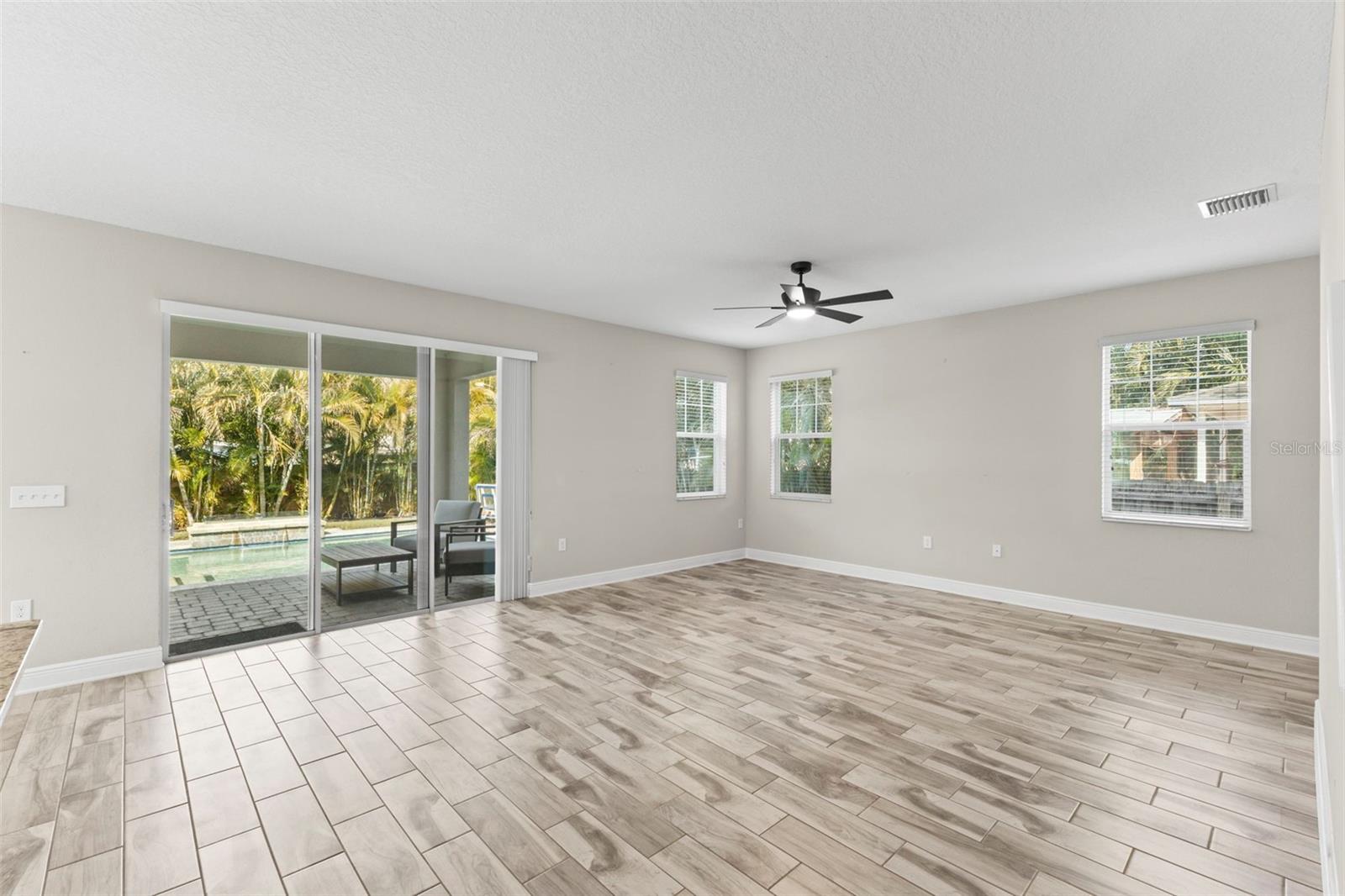 Image 22 of 57 For 8027 27th Avenue N