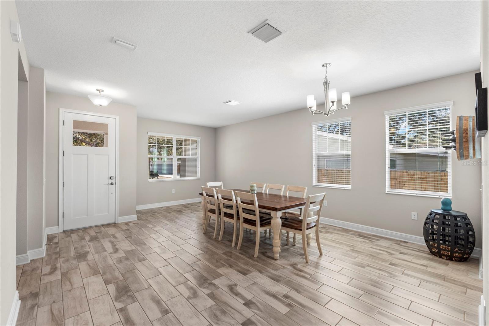 Image 5 of 57 For 8027 27th Avenue N