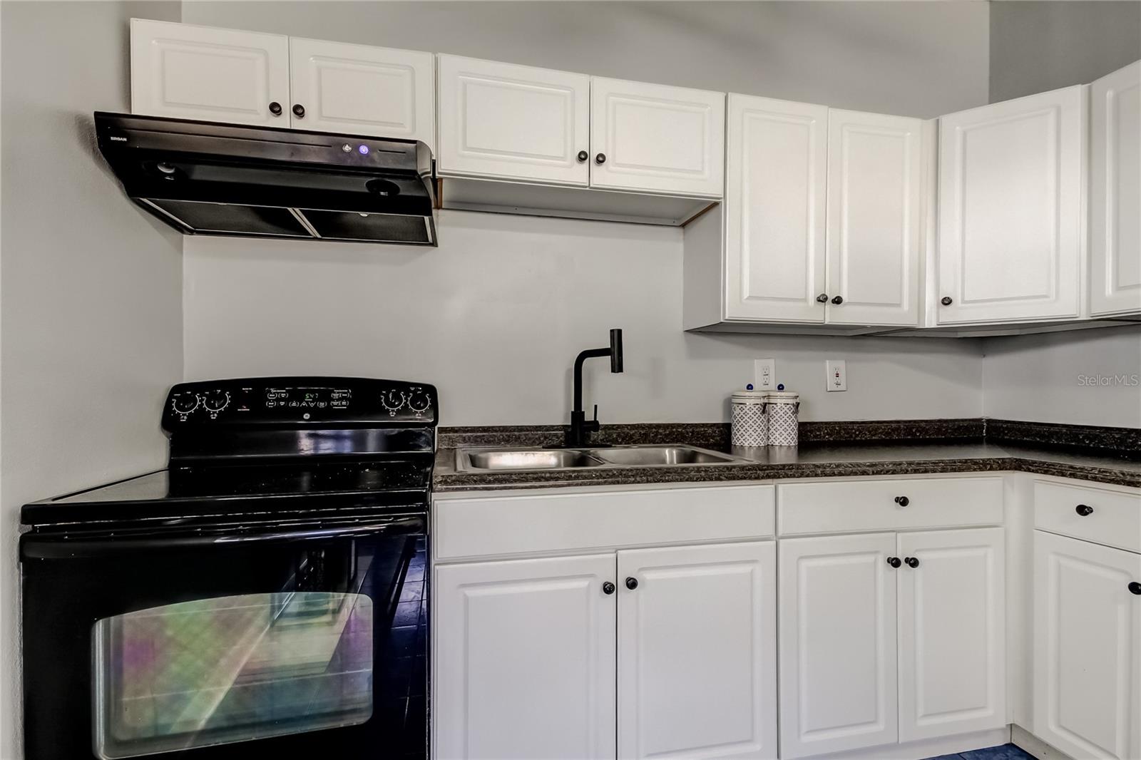 Listing photo id 8 for 1430 Fairmont Street