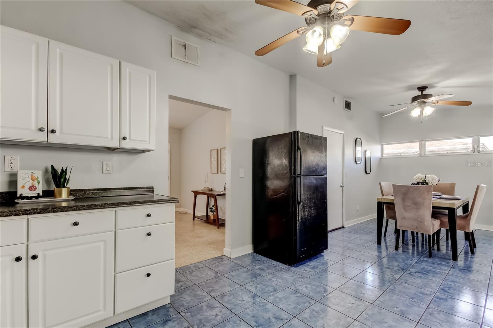 Listing photo id 9 for 1430 Fairmont Street