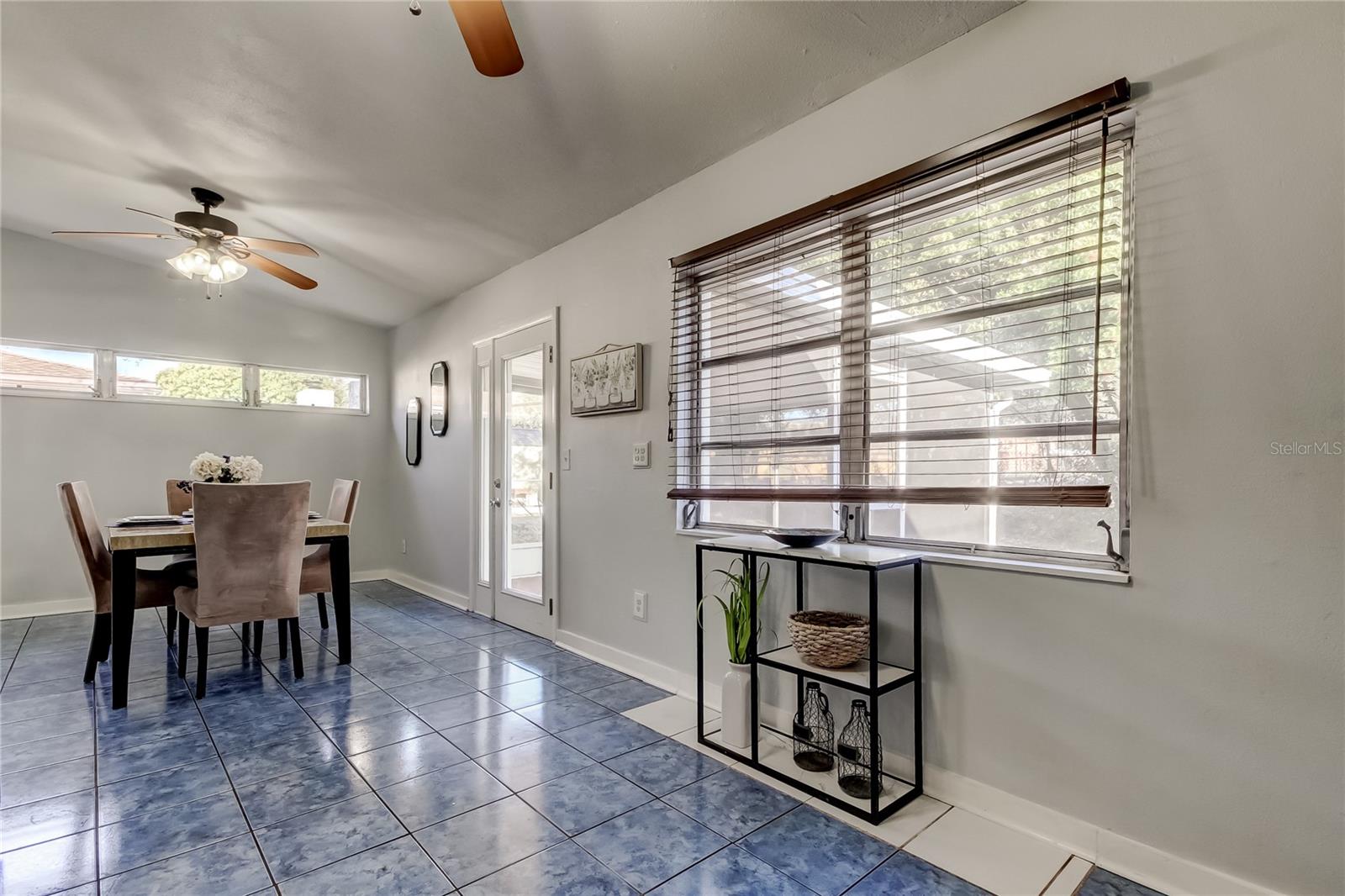 Listing photo id 10 for 1430 Fairmont Street