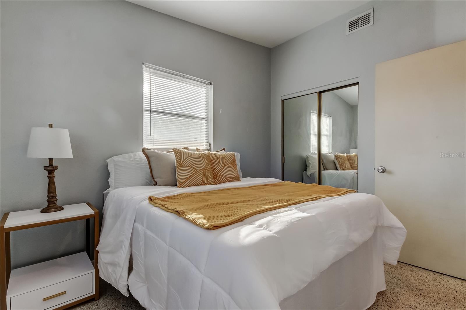 Listing photo id 16 for 1430 Fairmont Street