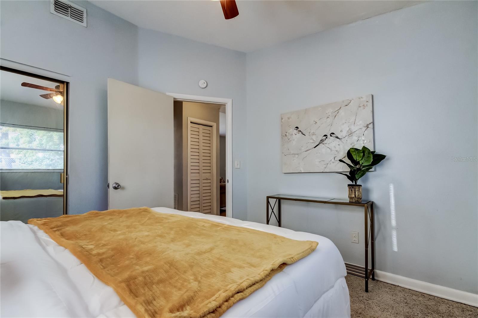 Listing photo id 17 for 1430 Fairmont Street