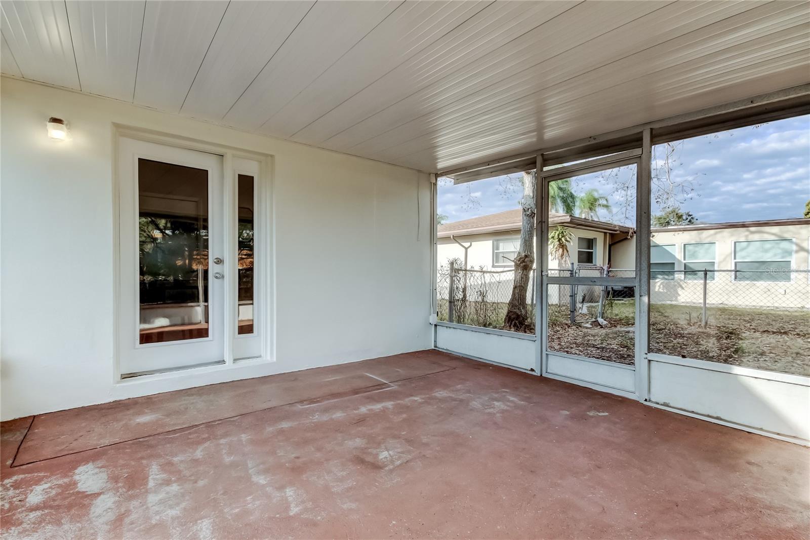 Listing photo id 22 for 1430 Fairmont Street