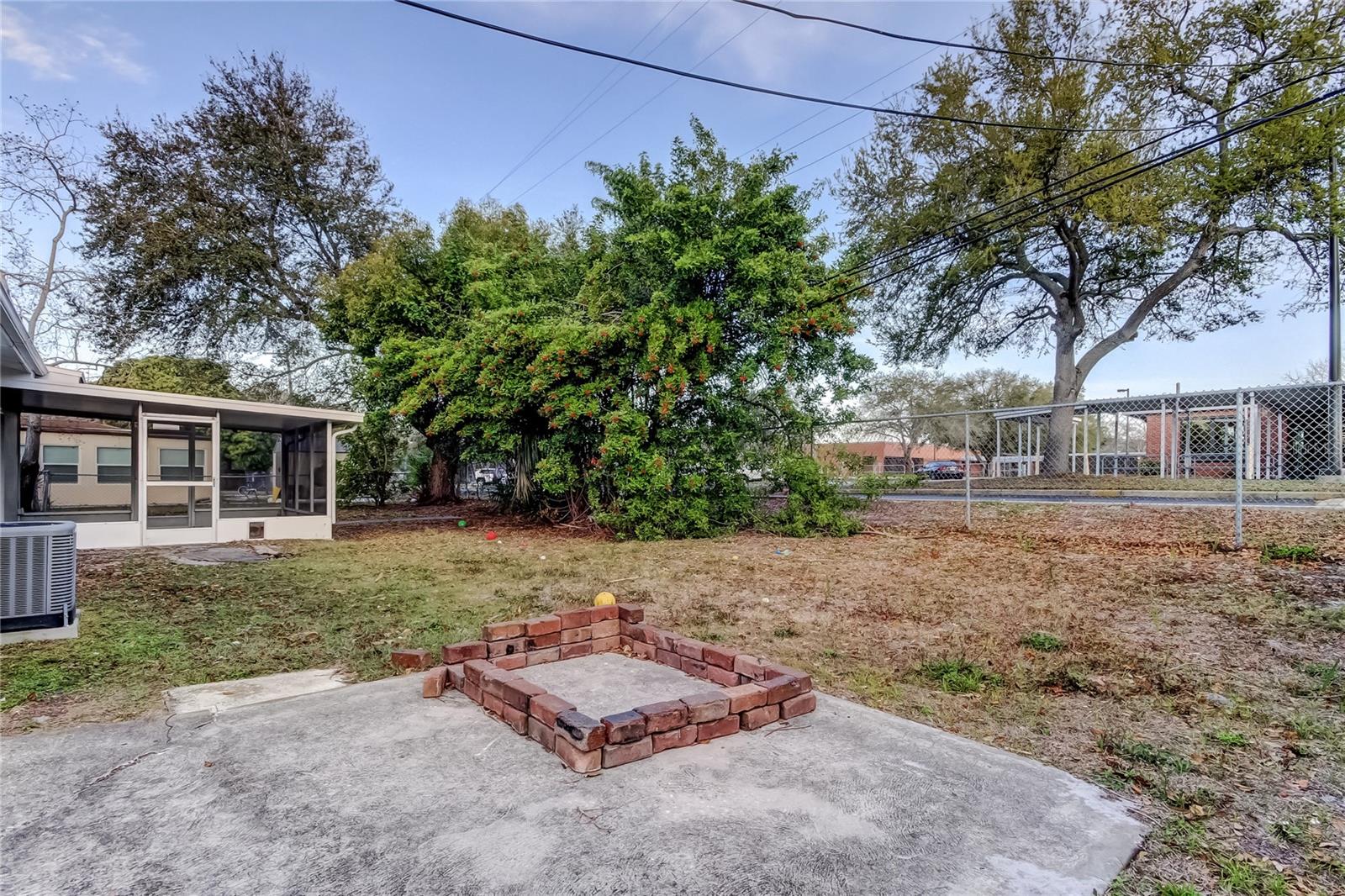 Listing photo id 24 for 1430 Fairmont Street