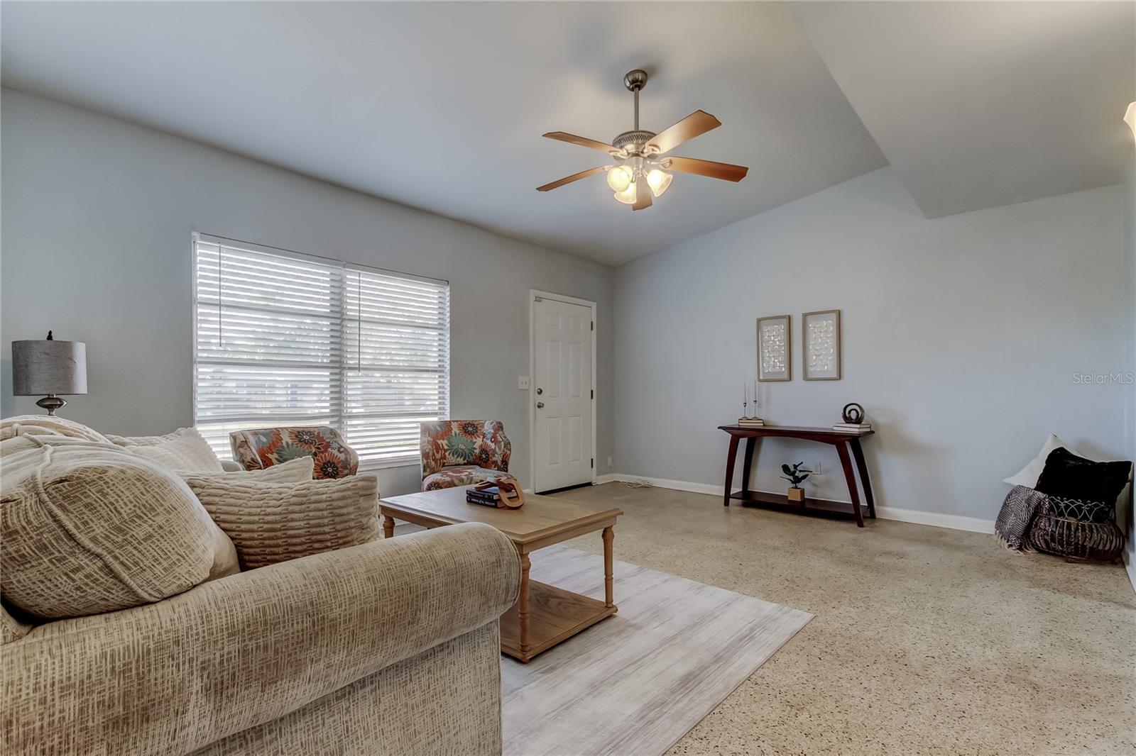 Listing photo id 4 for 1430 Fairmont Street