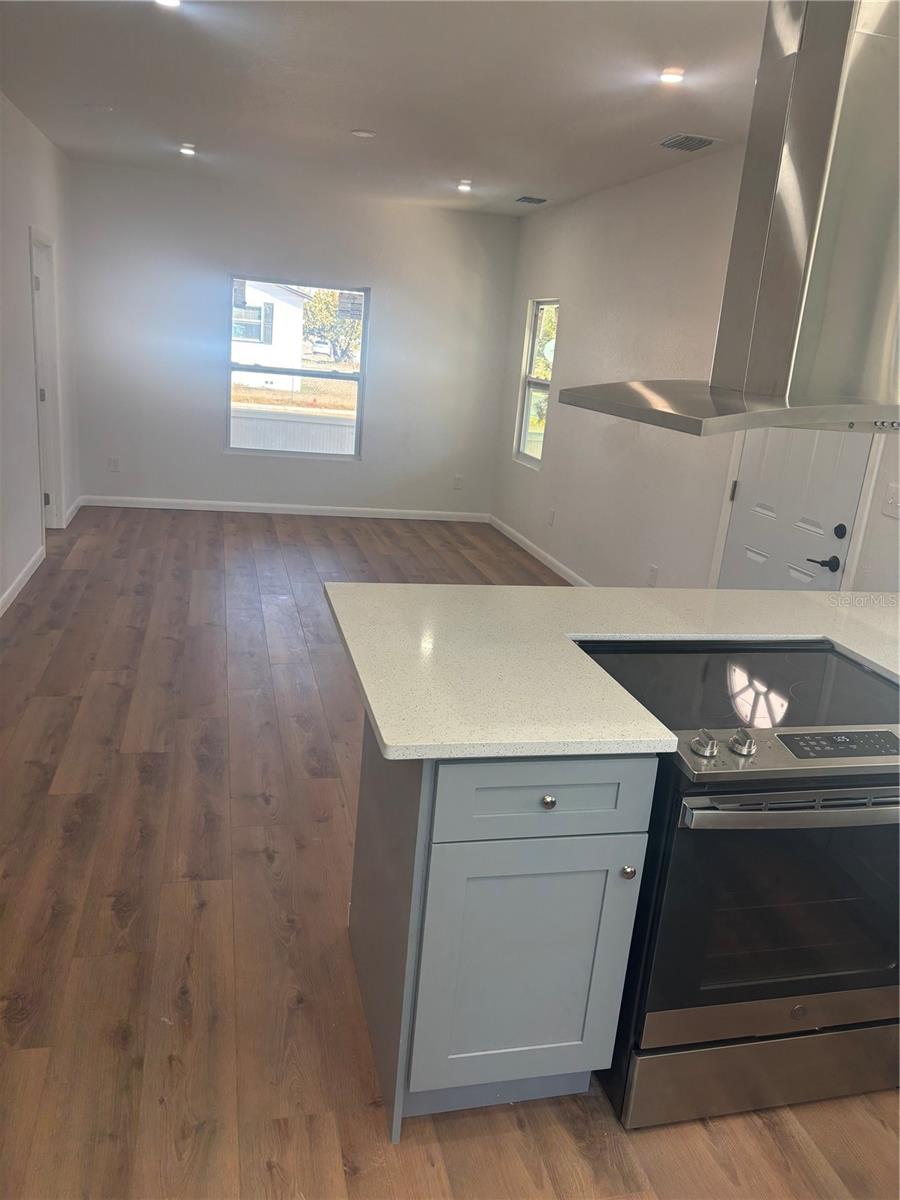 Image 5 of 27 For 1705 44th Street S