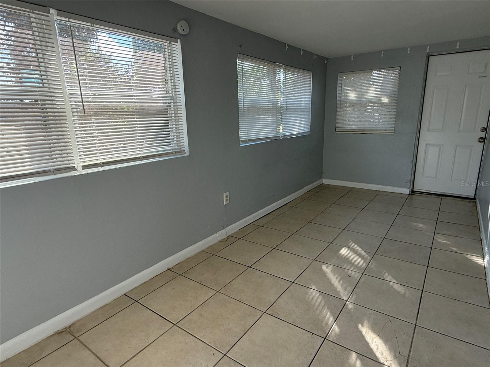 Image 2 of 9 For 933 Gibson Street