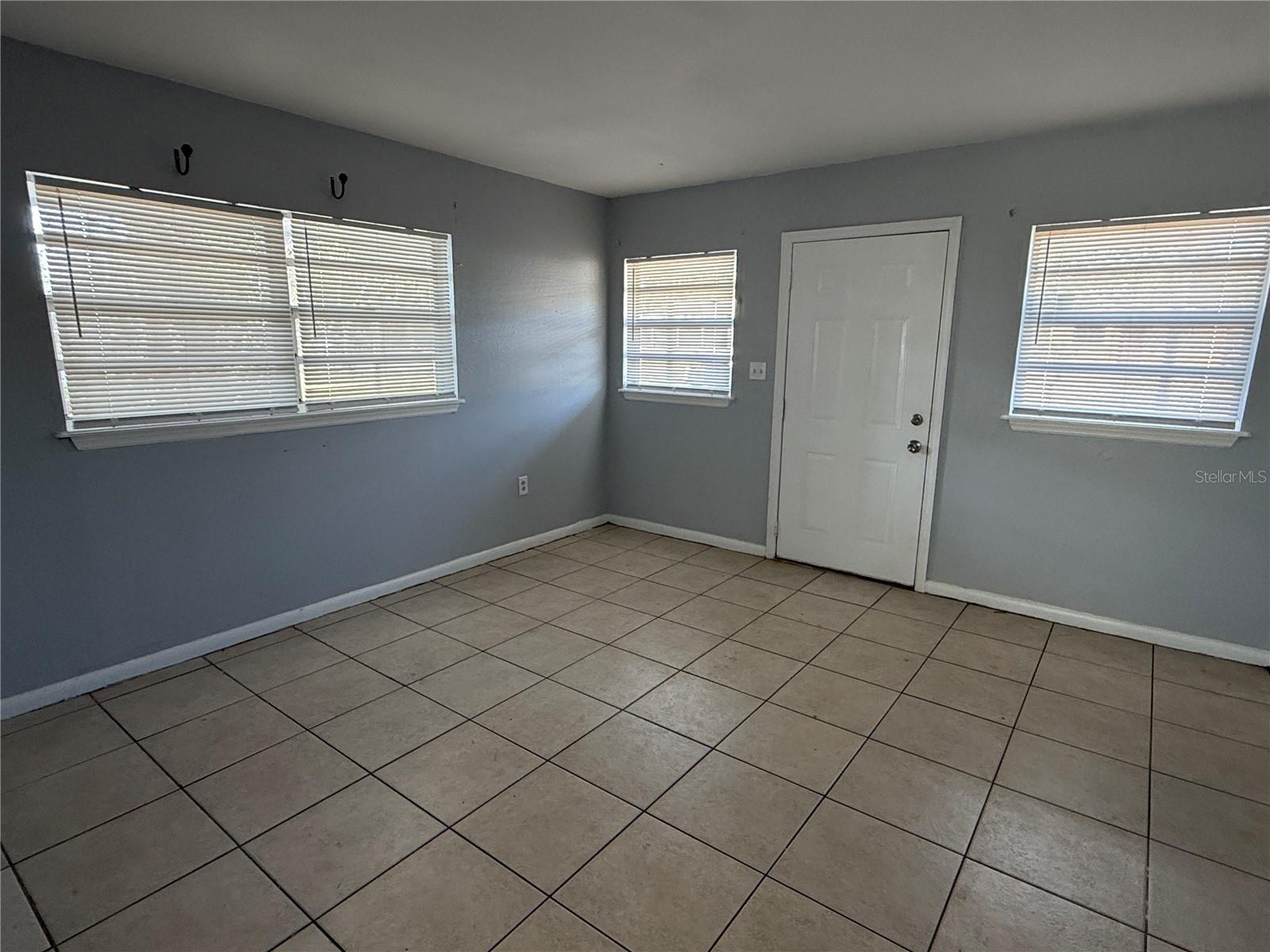 Image 3 of 9 For 933 Gibson Street