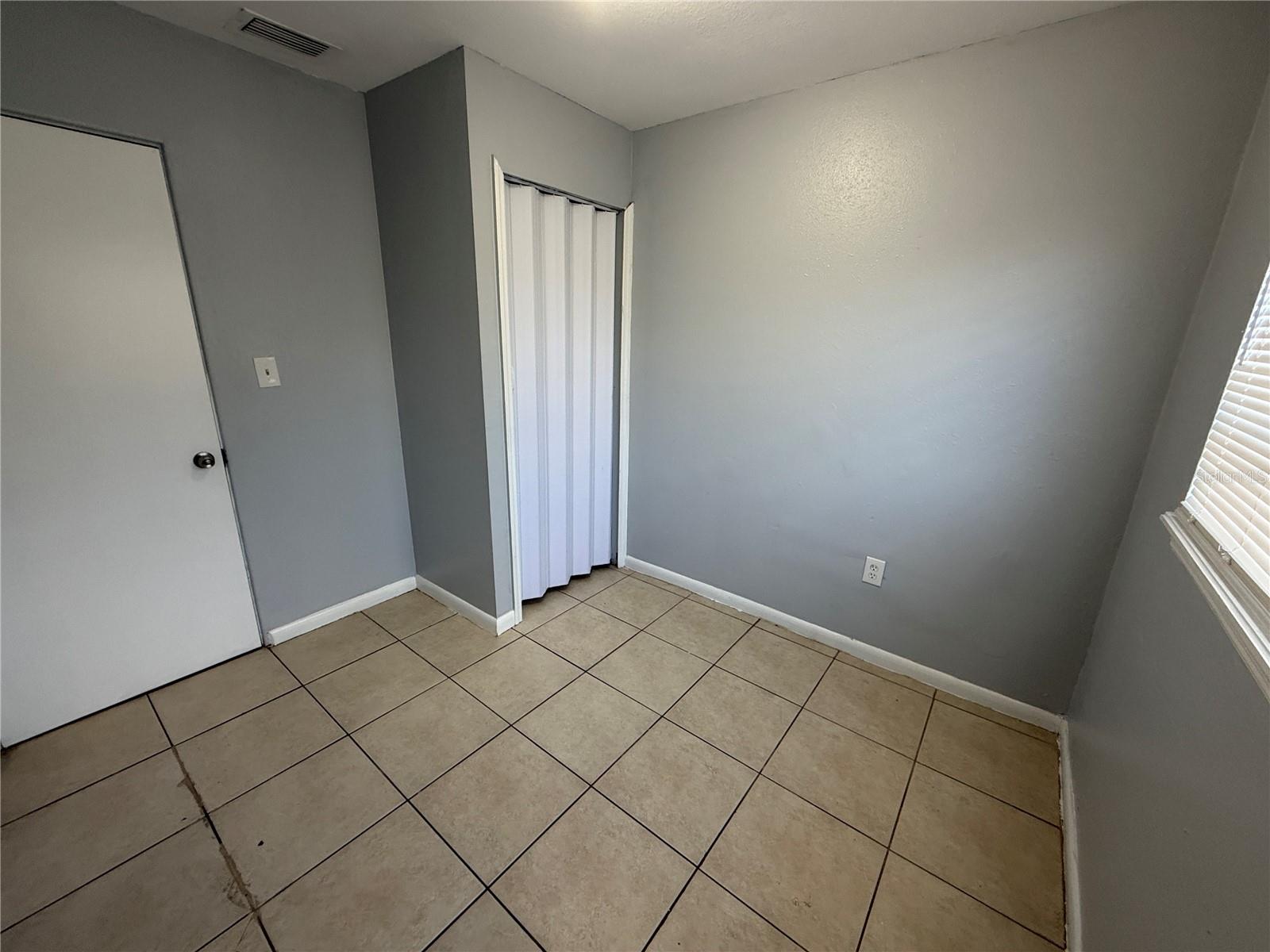 Image 6 of 9 For 933 Gibson Street