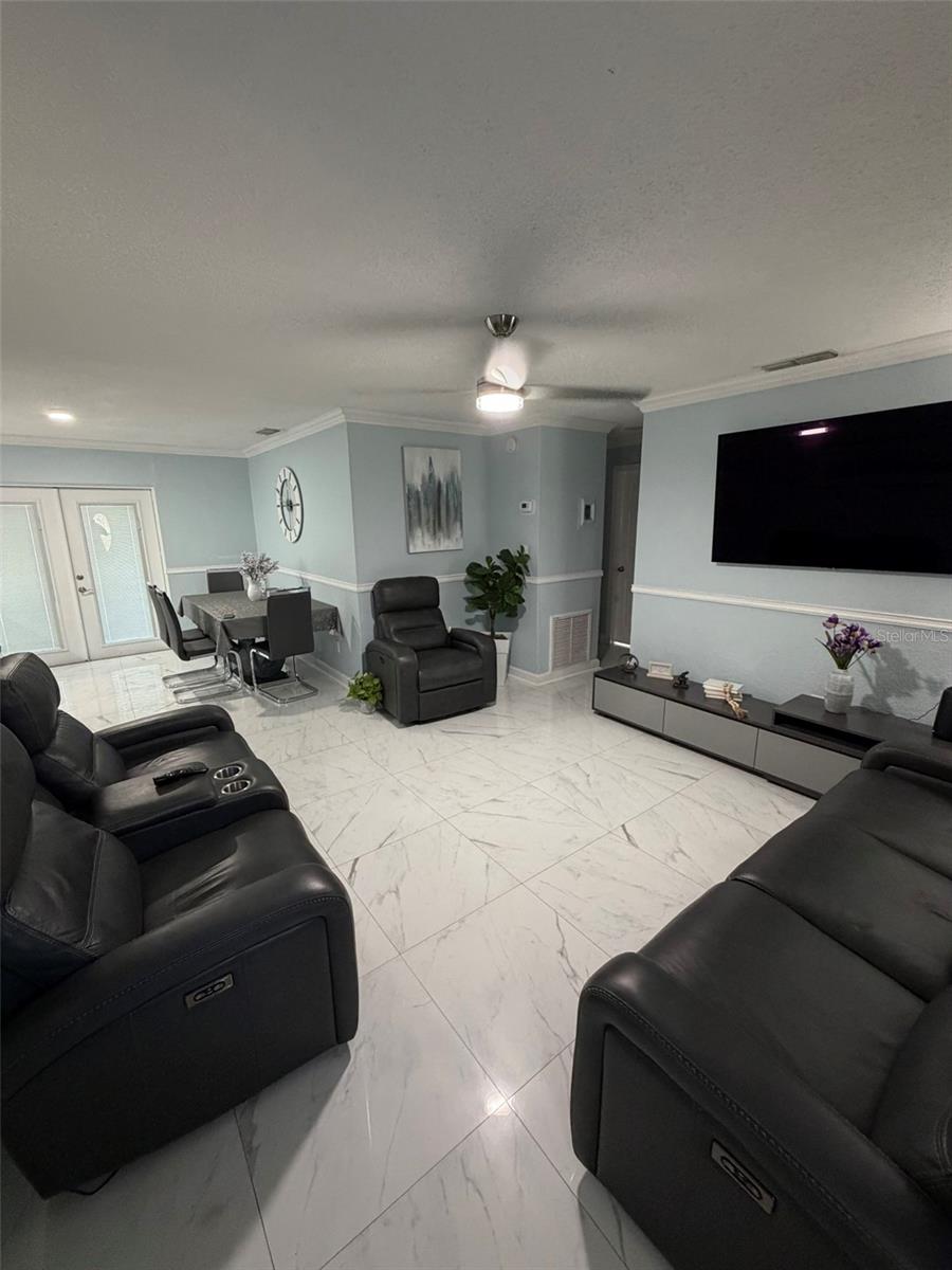 Image 22 of 43 For 911 Maydell Drive