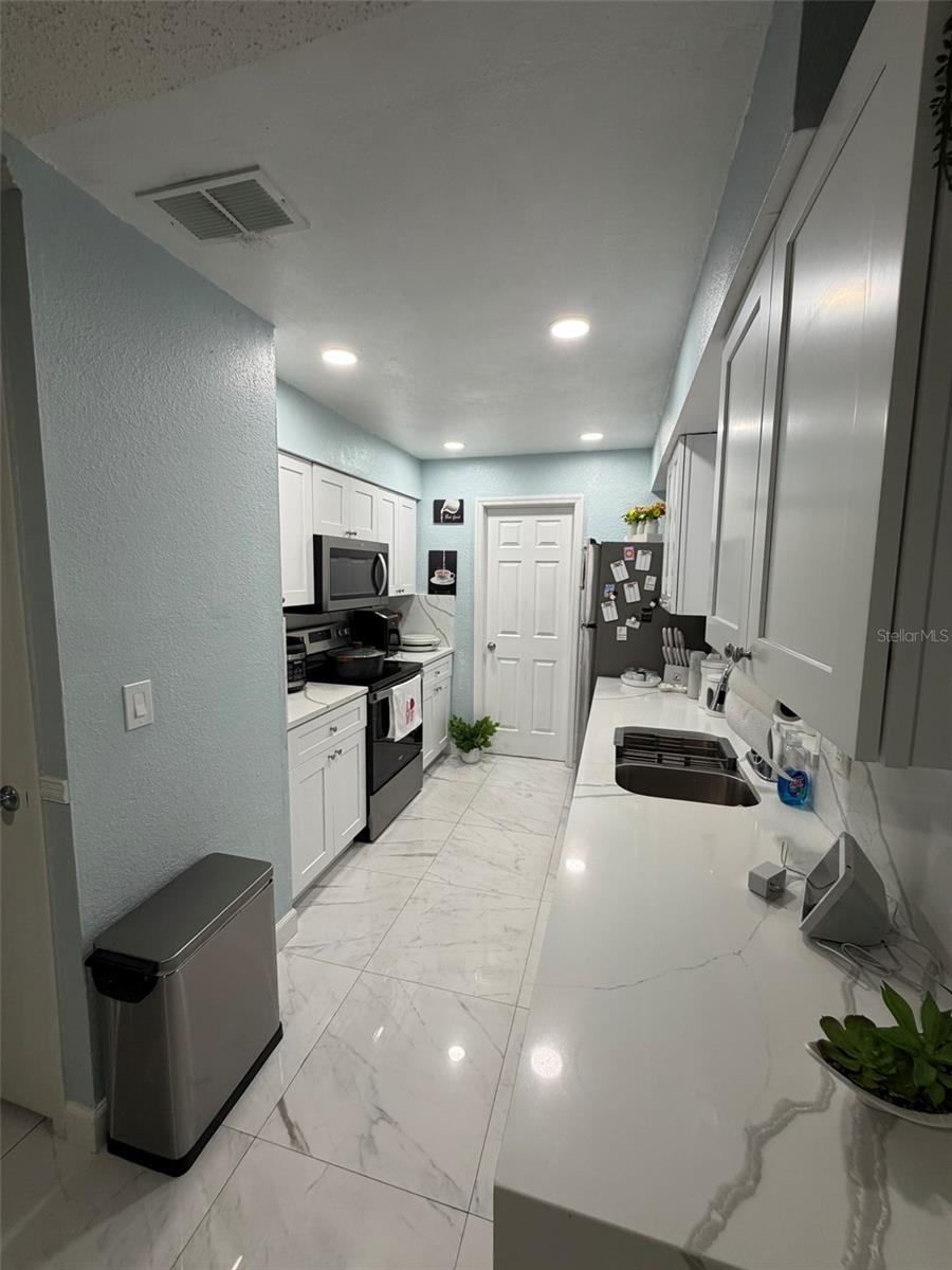 Image 28 of 43 For 911 Maydell Drive