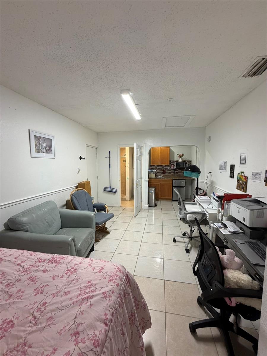 Image 34 of 43 For 911 Maydell Drive