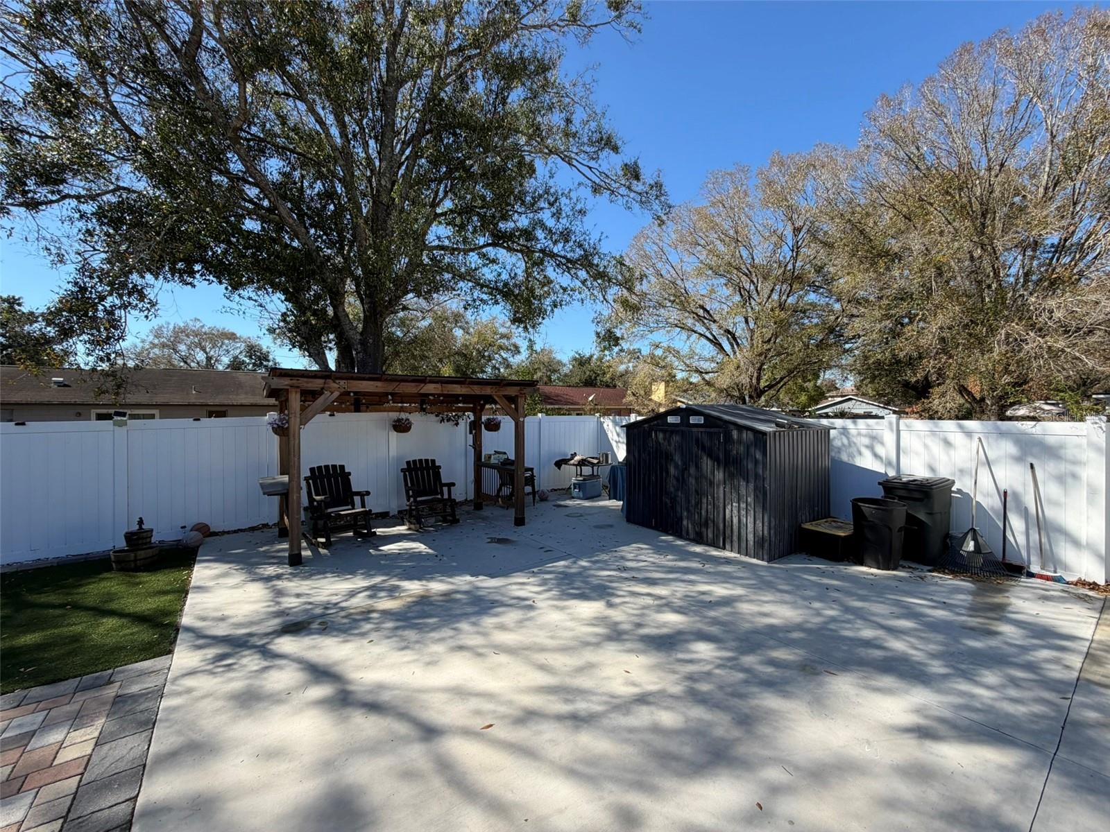 Image 40 of 43 For 911 Maydell Drive