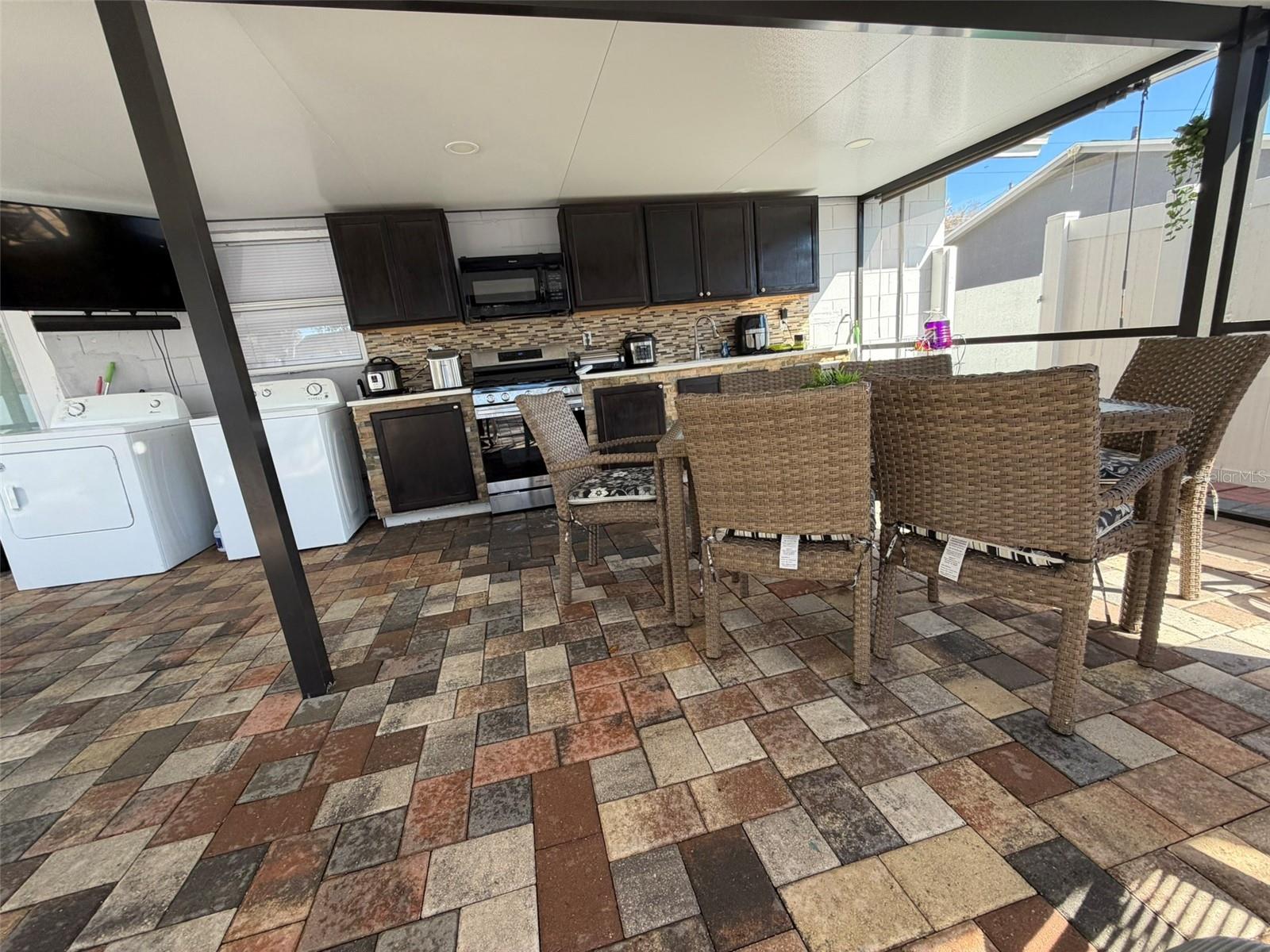 Image 9 of 43 For 911 Maydell Drive