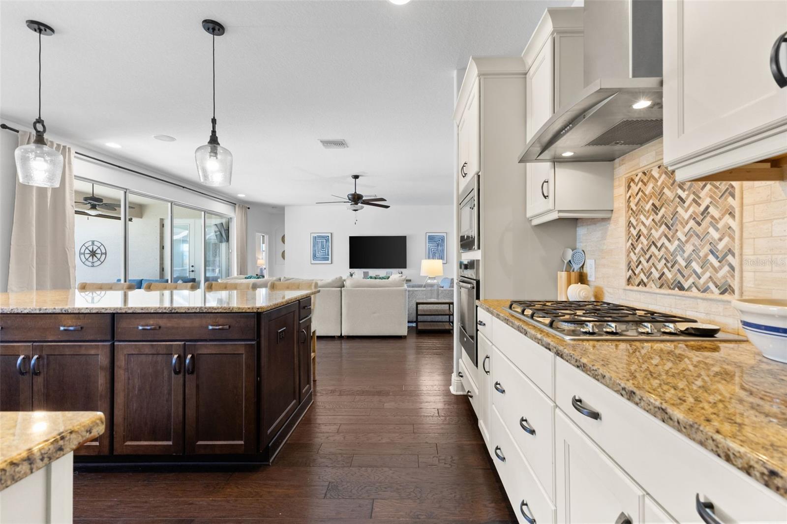 Listing photo id 9 for 10274 Blossom Trail