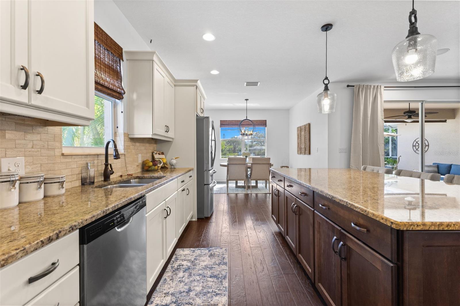 Listing photo id 11 for 10274 Blossom Trail