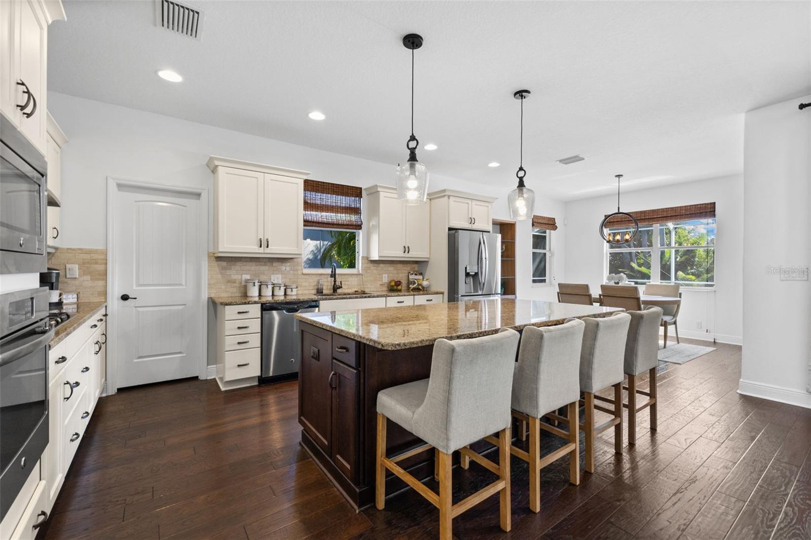 Listing photo id 12 for 10274 Blossom Trail