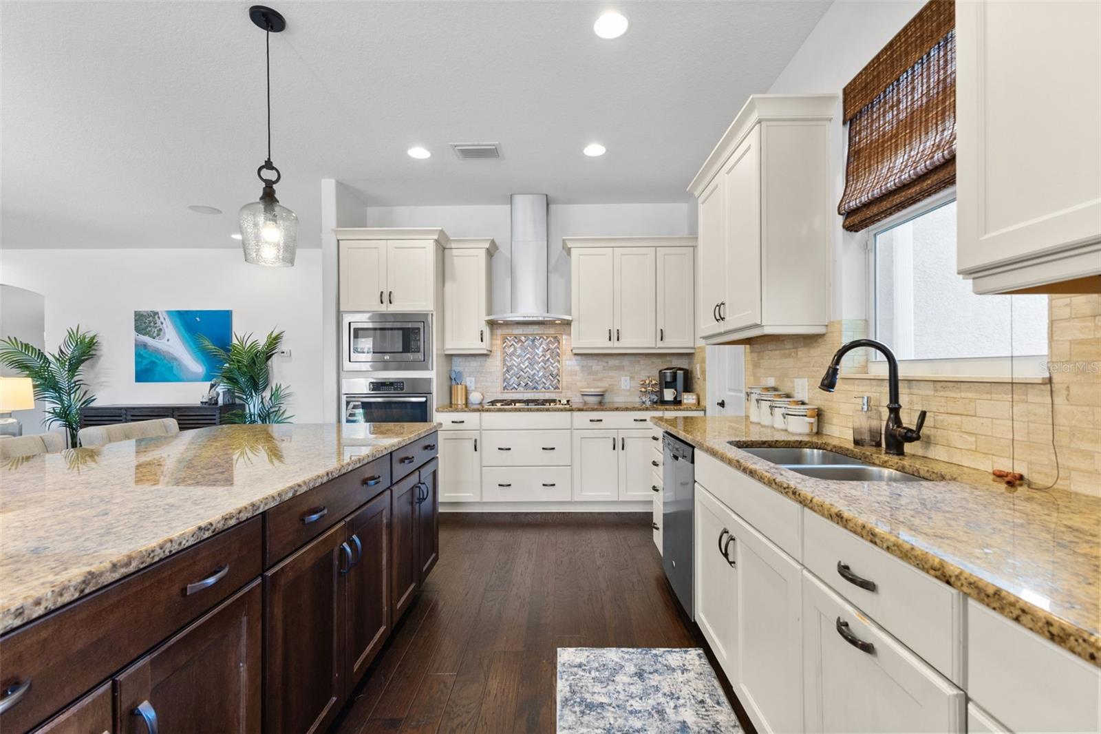 Listing photo id 14 for 10274 Blossom Trail