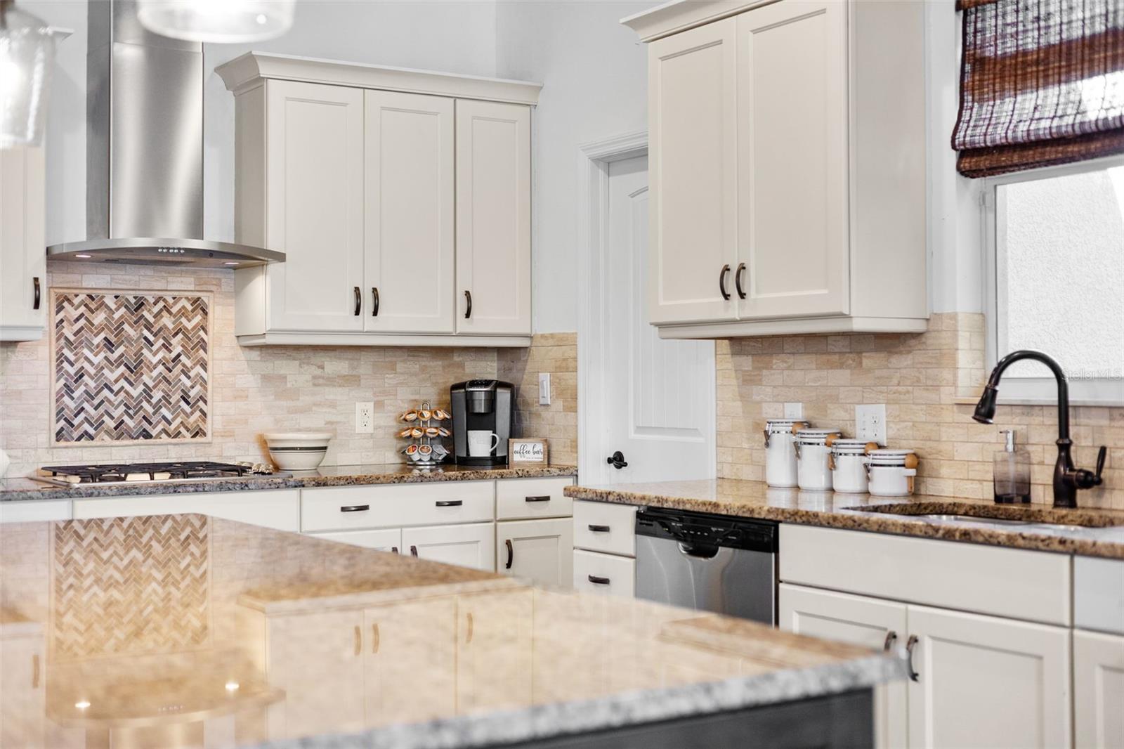 Listing photo id 15 for 10274 Blossom Trail