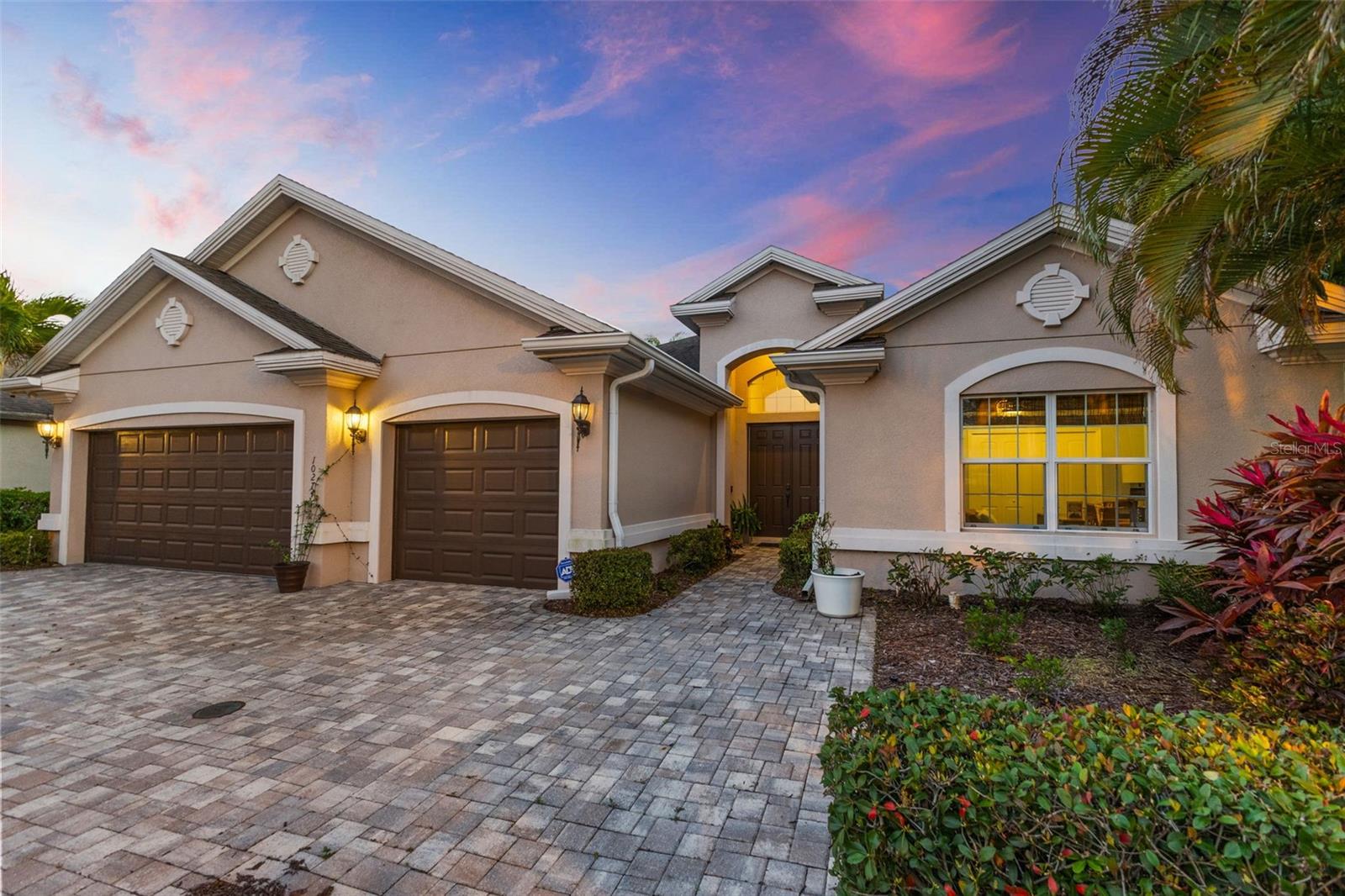 Listing photo id 0 for 10274 Blossom Trail