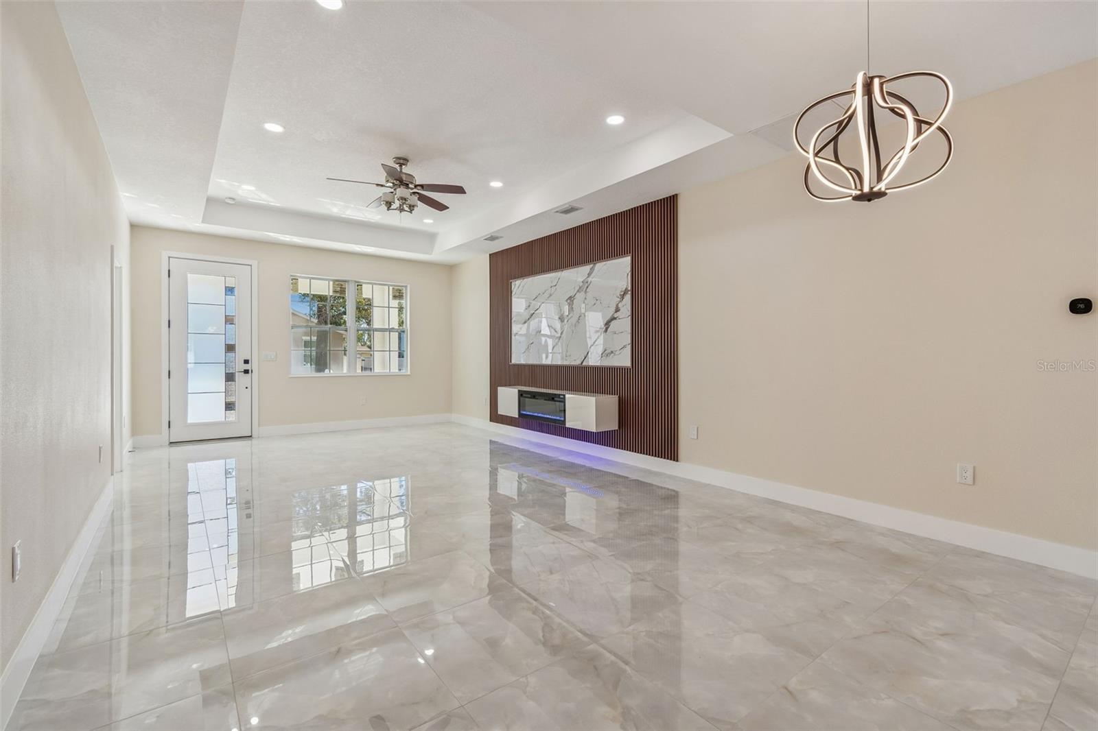 Listing photo id 9 for 706 Lexington Boulevard