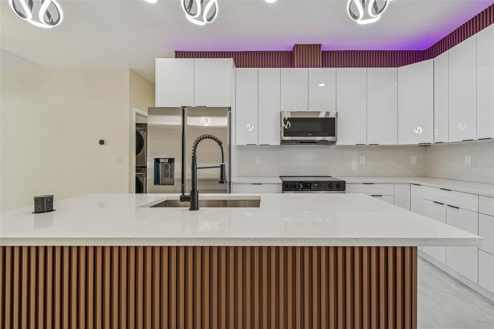 Listing photo id 11 for 706 Lexington Boulevard