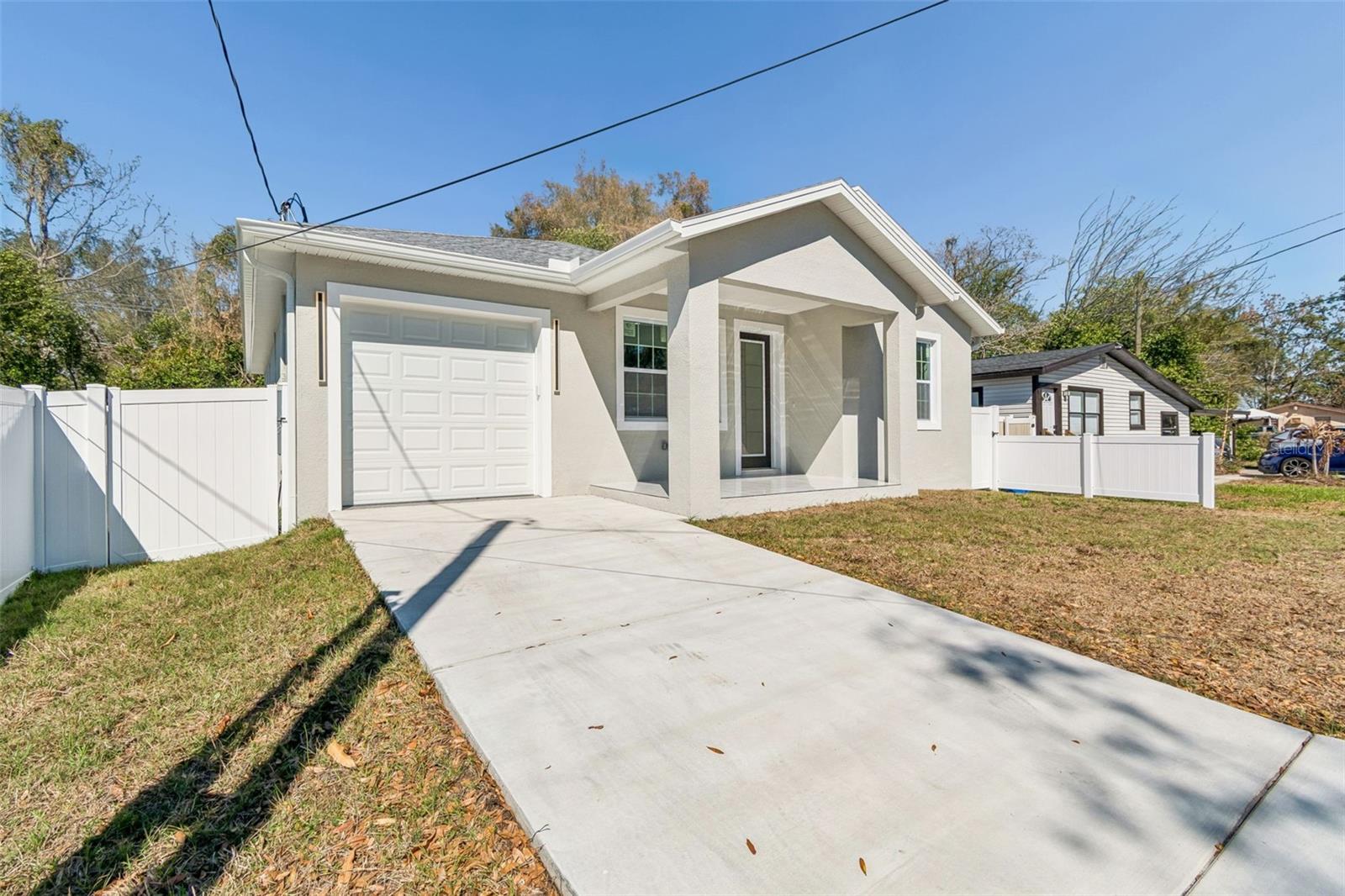 Listing photo id 1 for 706 Lexington Boulevard