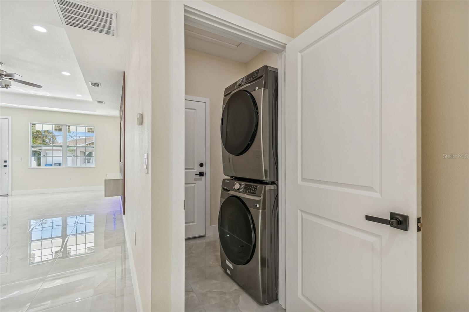 Listing photo id 29 for 706 Lexington Boulevard