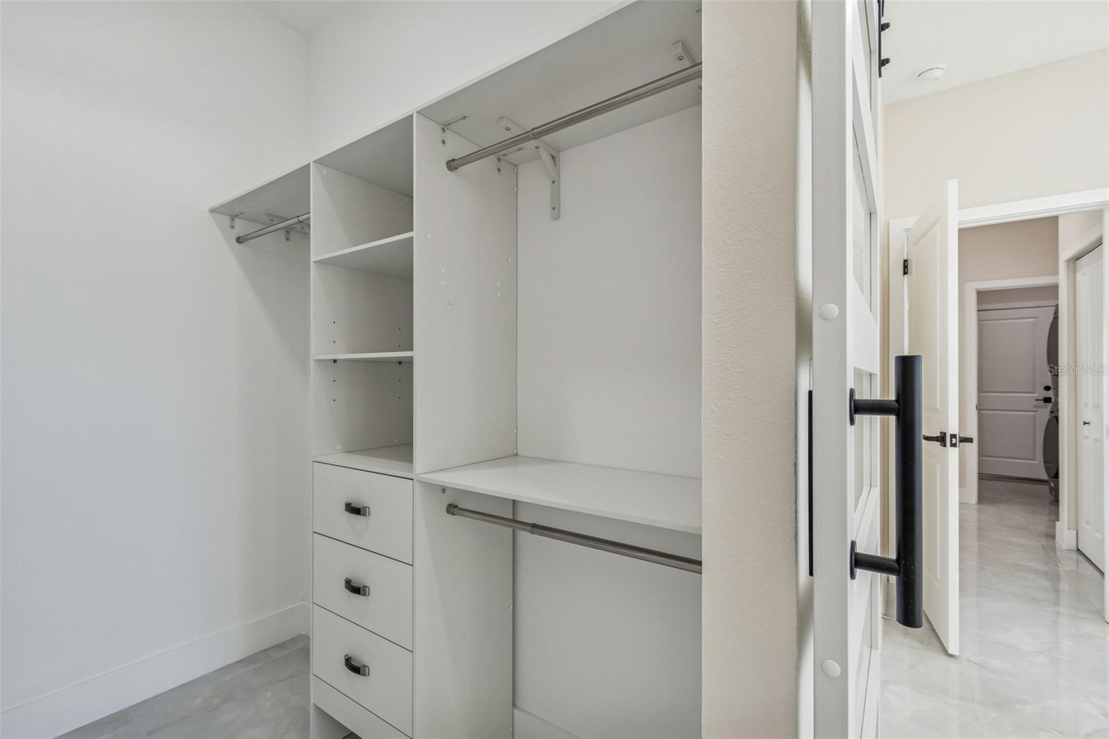 Listing photo id 34 for 706 Lexington Boulevard