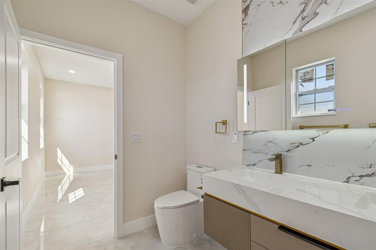 Listing photo id 37 for 706 Lexington Boulevard