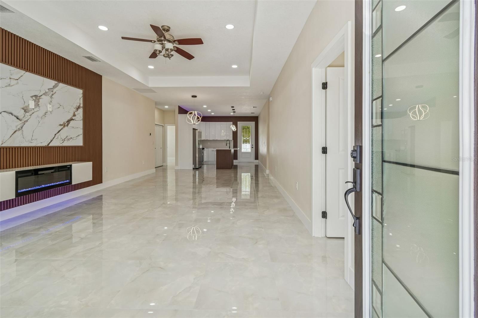 Listing photo id 4 for 706 Lexington Boulevard