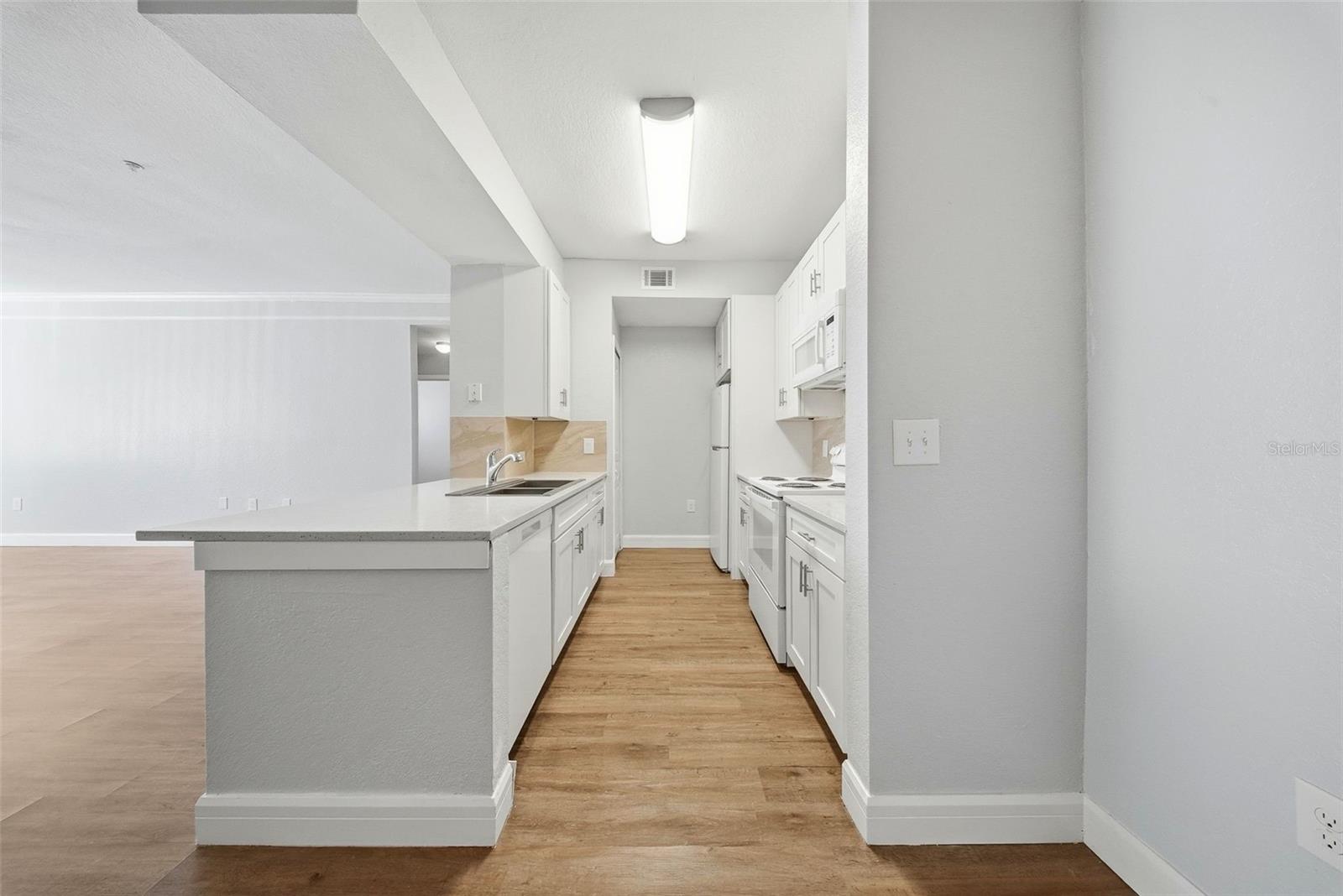 Image 11 of 37 For 17114 Carrington Park Drive 201