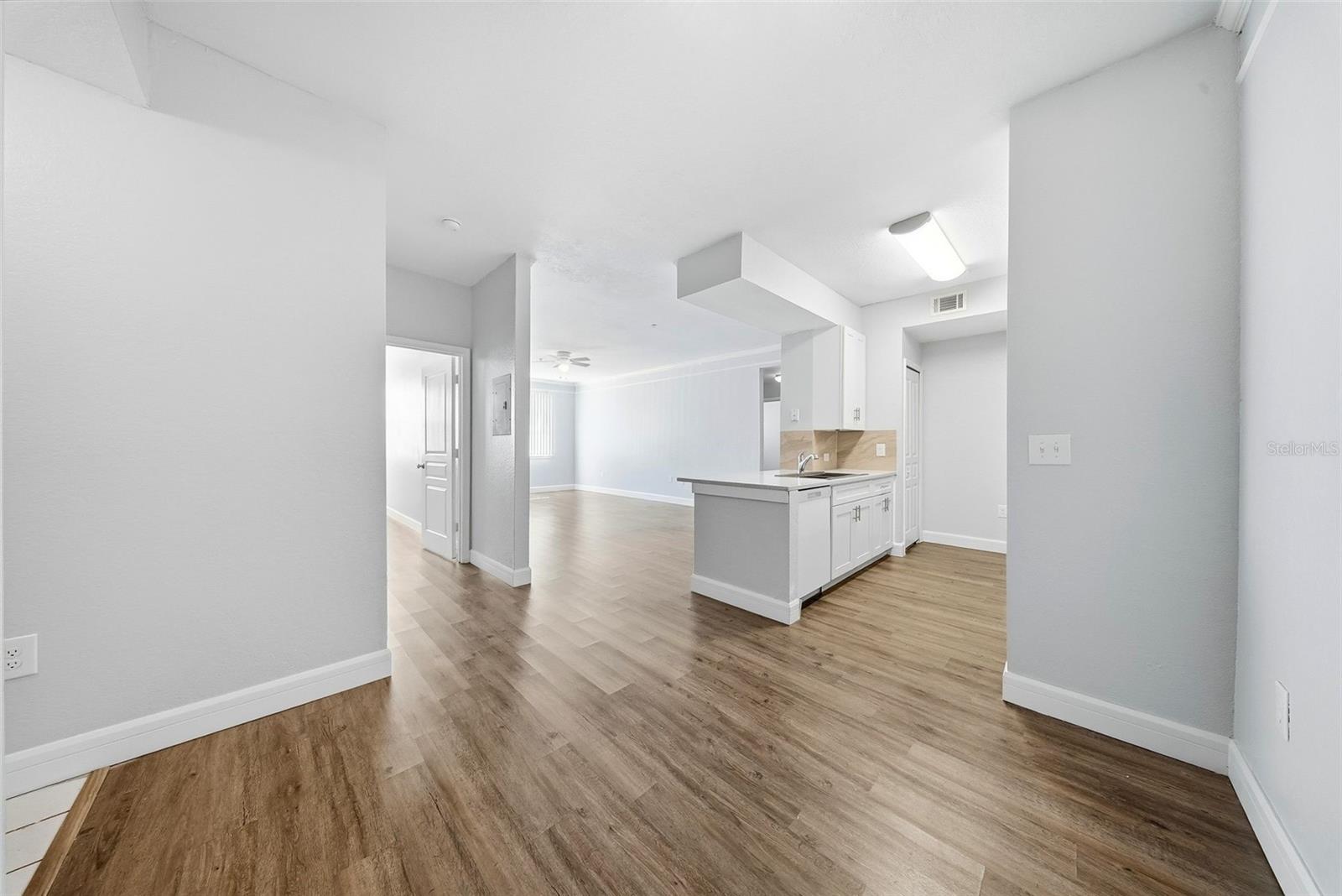 Image 14 of 37 For 17114 Carrington Park Drive 201