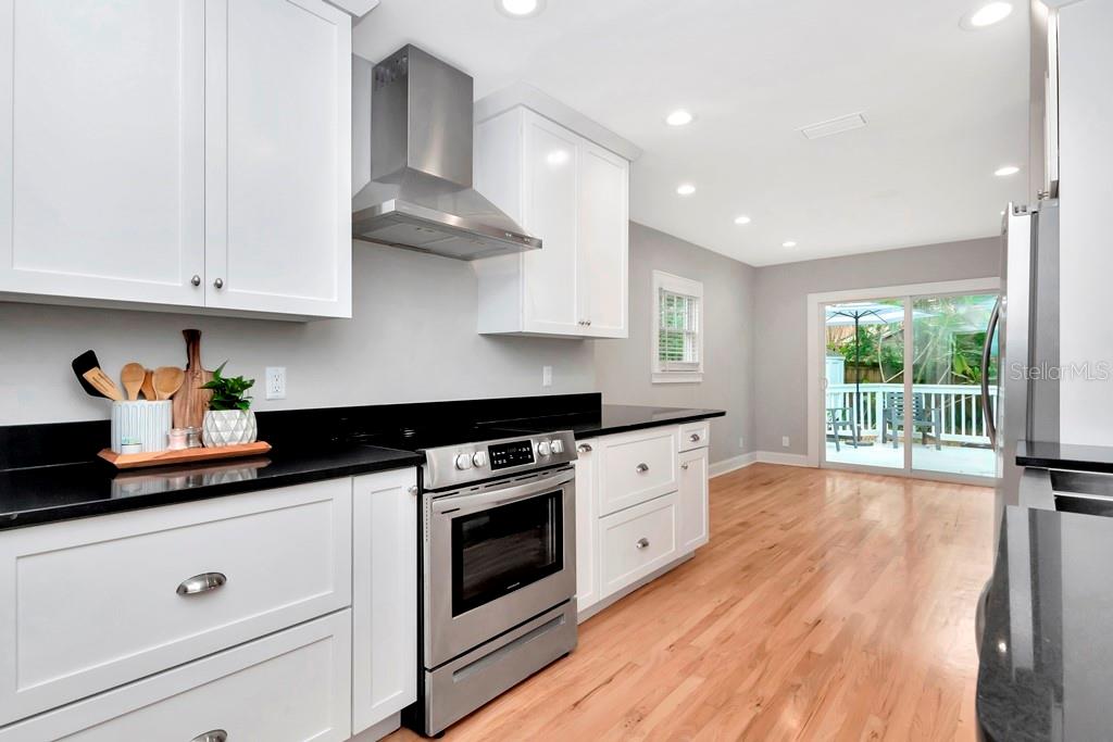 Listing photo id 8 for 1003 Clifton Street