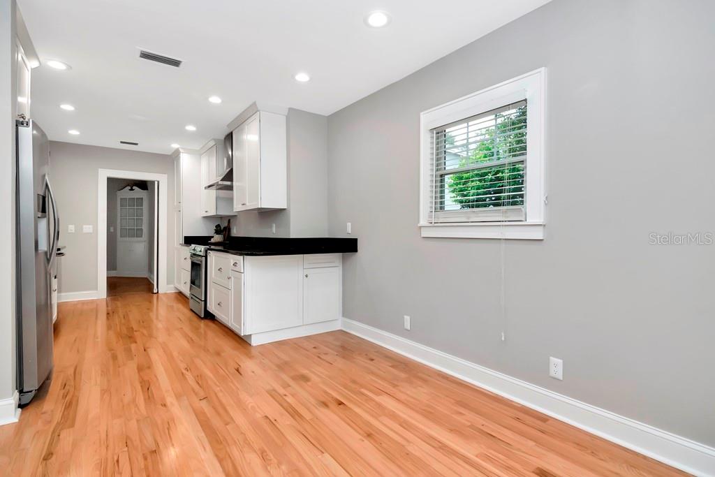 Listing photo id 11 for 1003 Clifton Street