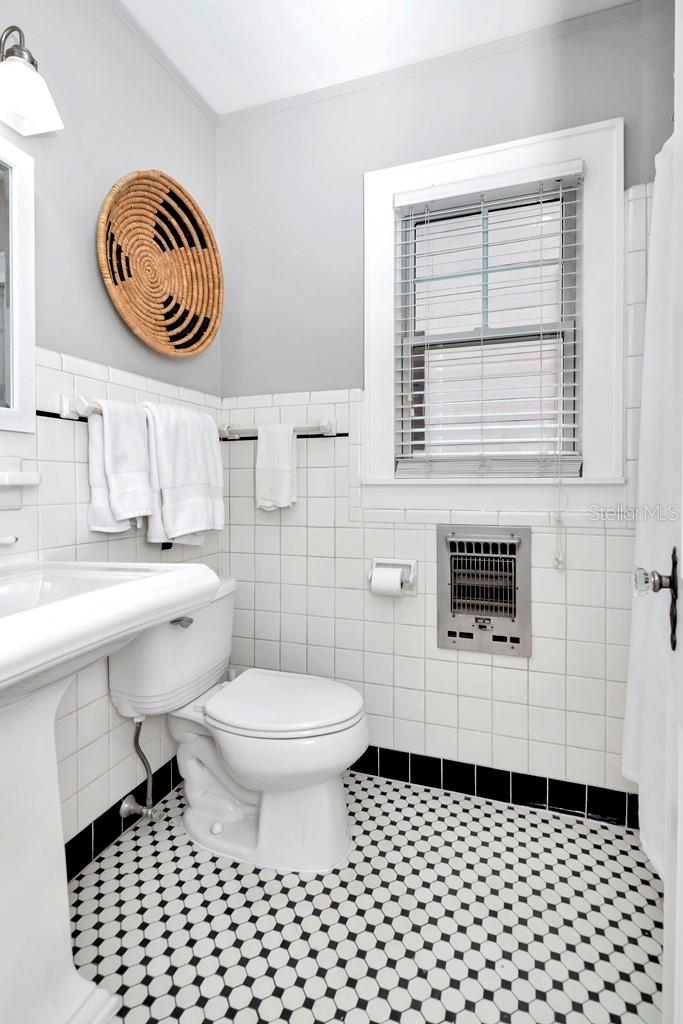 Listing photo id 15 for 1003 Clifton Street