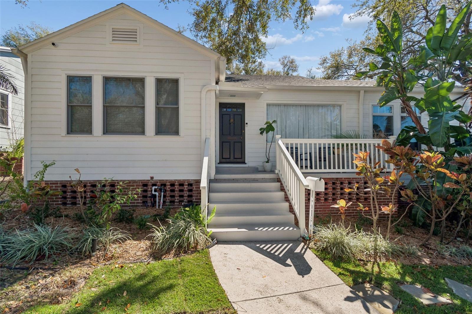 Listing photo id 0 for 1003 Clifton Street