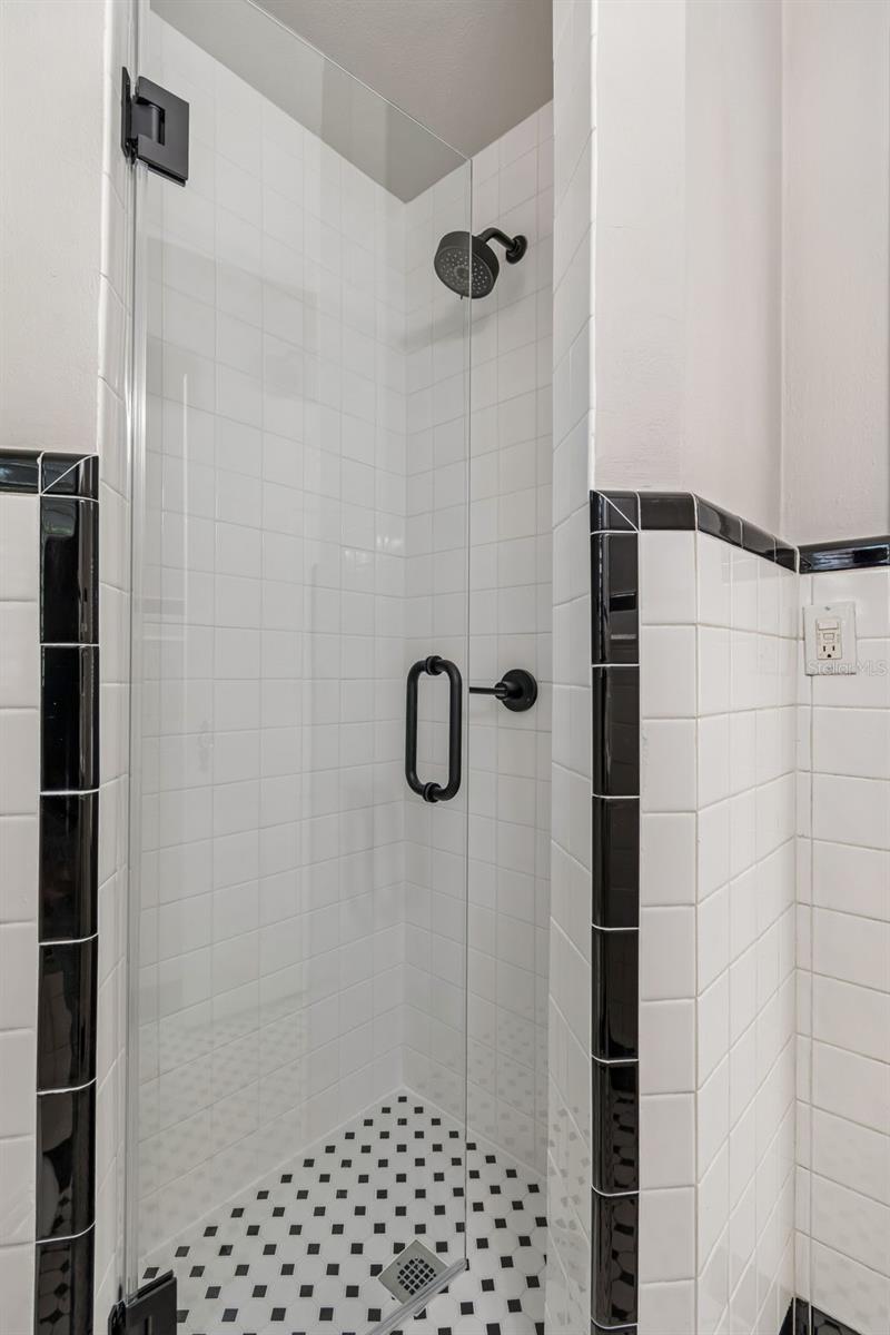 Listing photo id 18 for 1003 Clifton Street