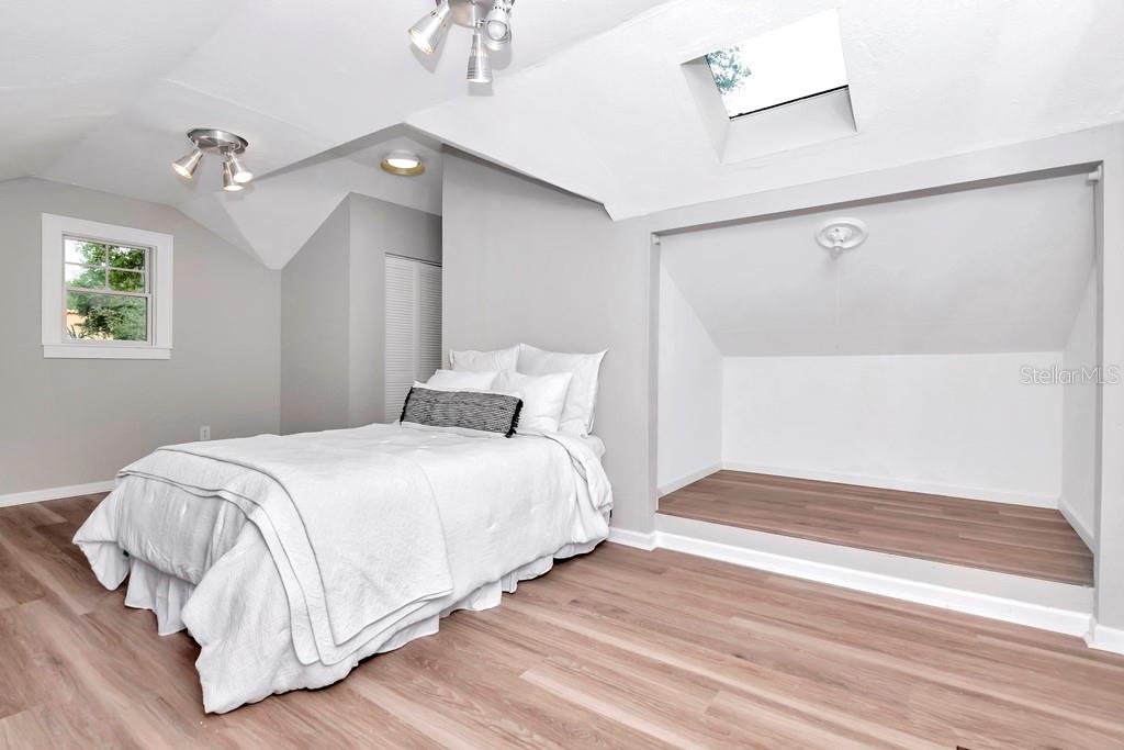 Listing photo id 22 for 1003 Clifton Street