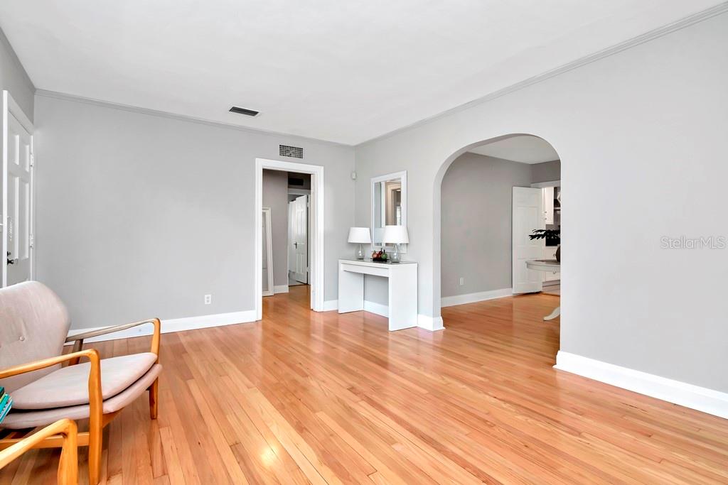 Listing photo id 4 for 1003 Clifton Street