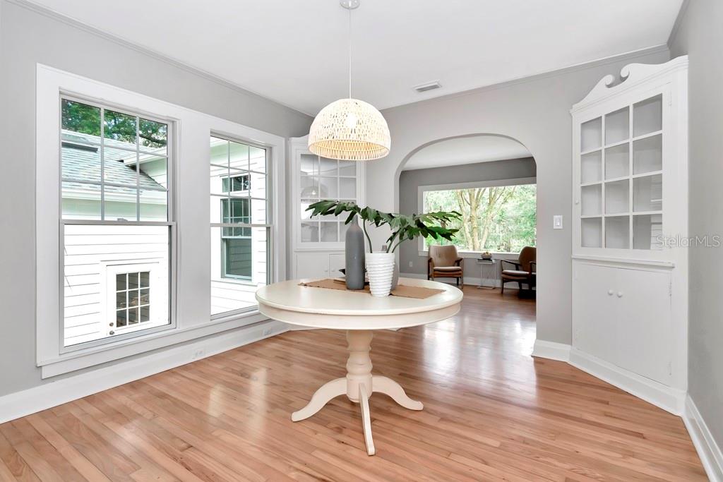 Listing photo id 6 for 1003 Clifton Street