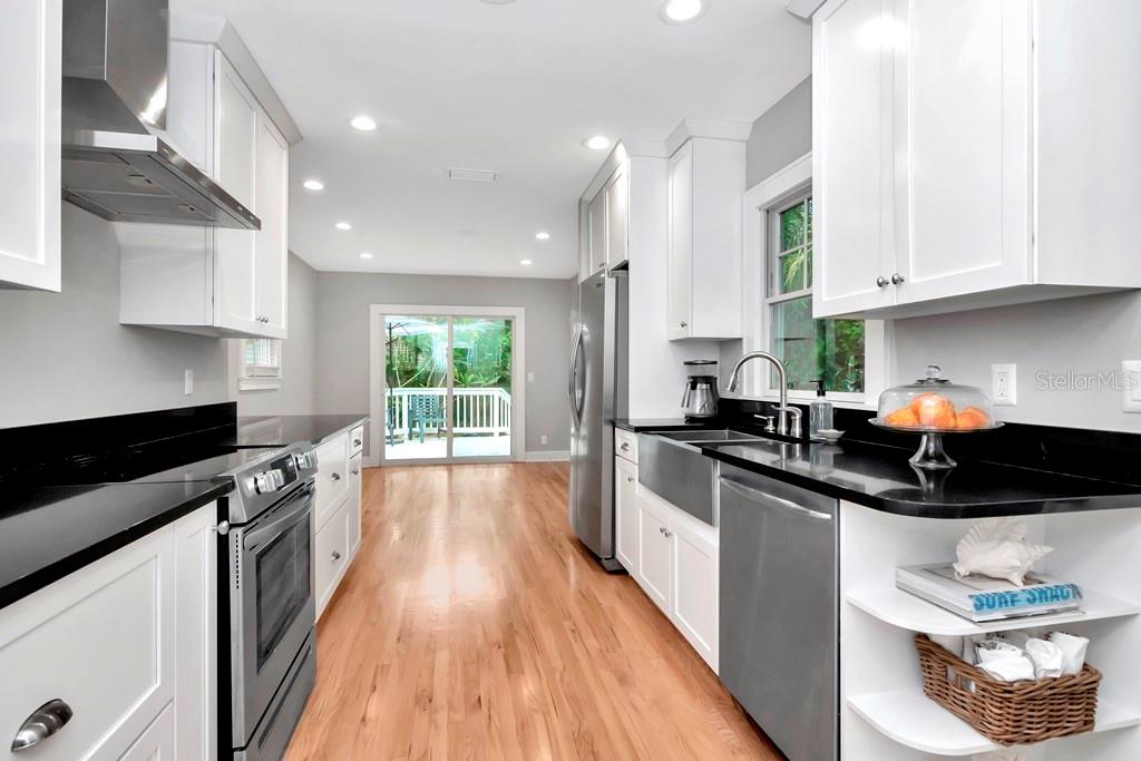 Listing photo id 7 for 1003 Clifton Street