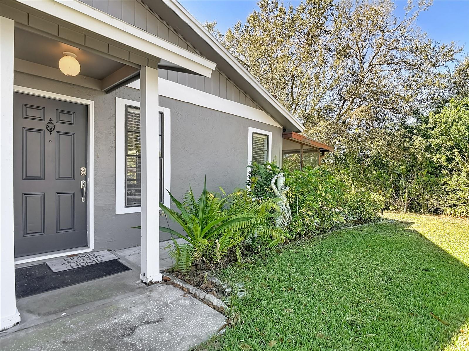 Details for 10121 Lake Oak Circle, TAMPA, FL 33624