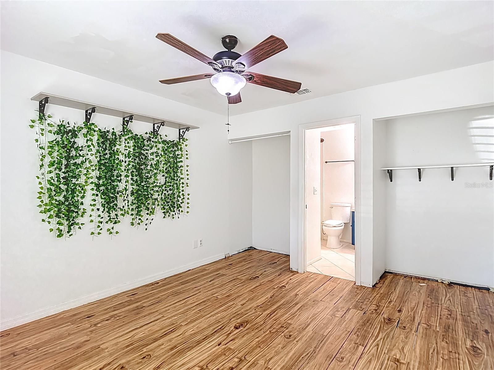 Image 12 of 35 For 10121 Lake Oak Circle