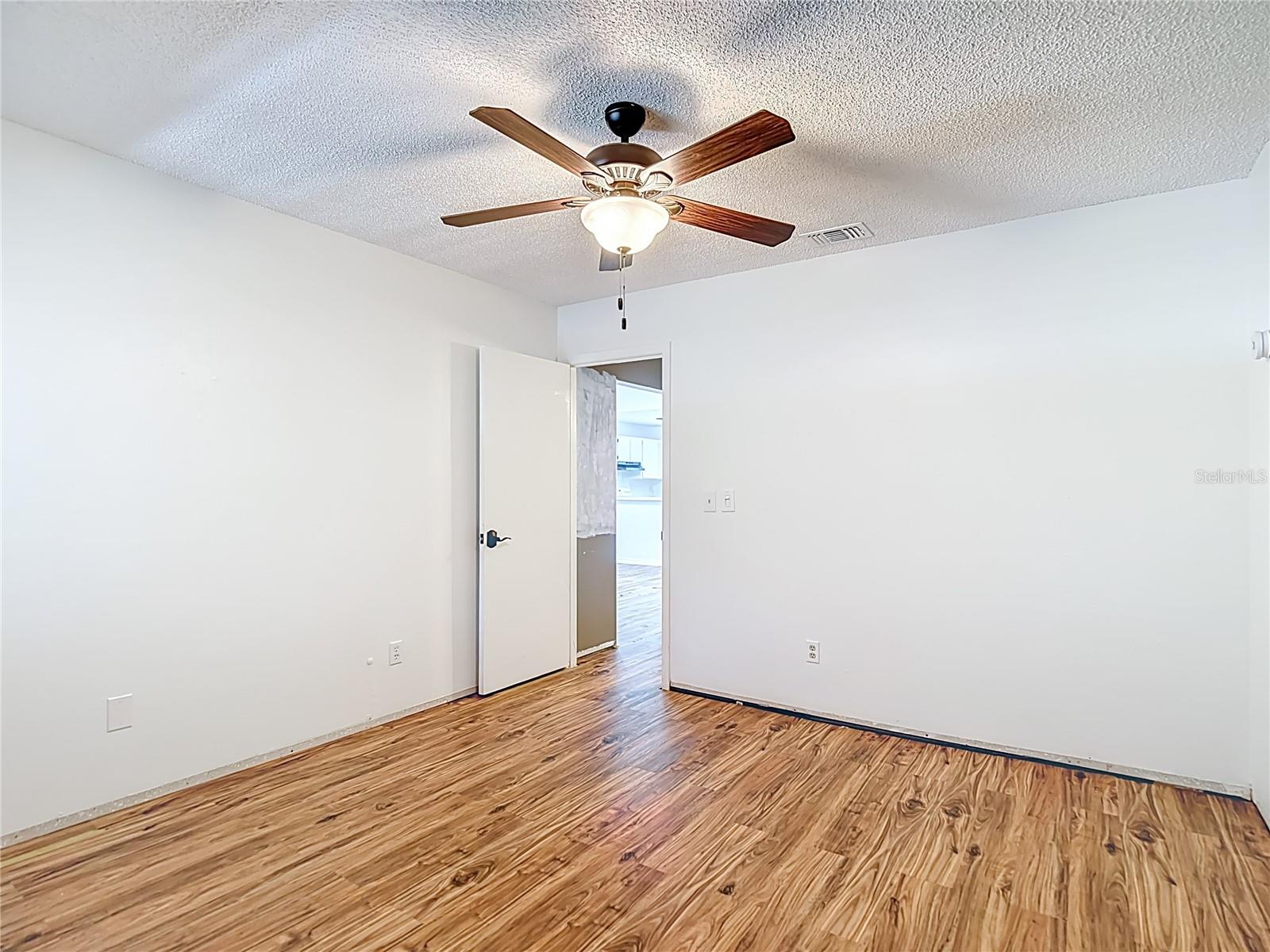 Image 17 of 35 For 10121 Lake Oak Circle